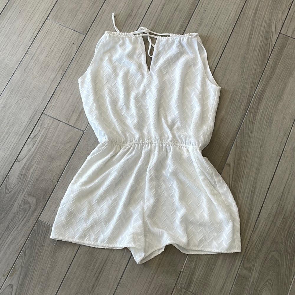 AQUA Bloomingdales white keyhole romper NWT